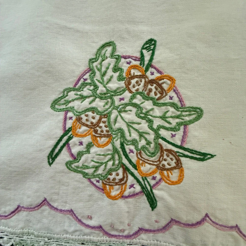 Vintage Hand Embroidered Acorn Oak Leaf Linens Table Runner Napkin Set Cream
